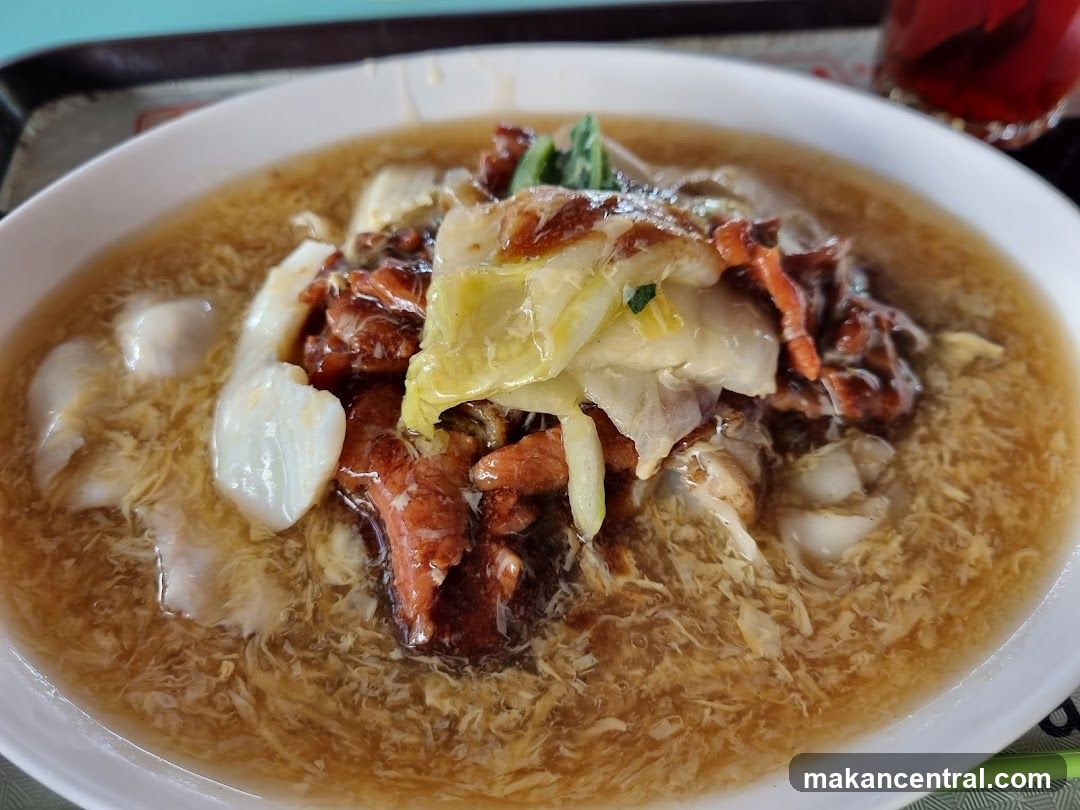 Noodles with Gravy and Toppings