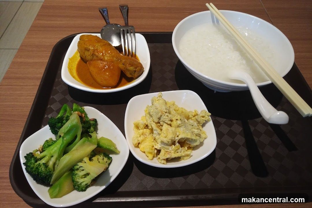 Meal Tray with Chicken Curry, Congee, Broccoli, and Scrambled Eggs