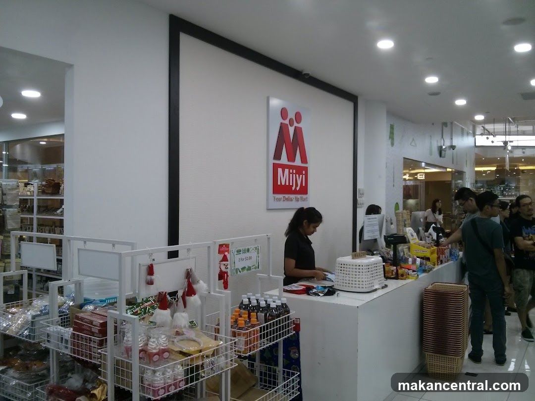 Mijyi Dollar Mart Counter