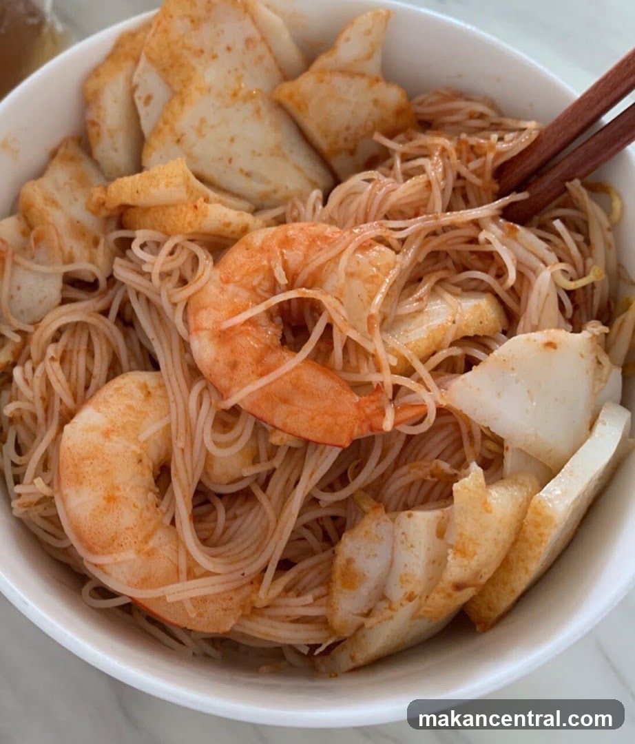 Noodle Dish with Shrimp and Fish Cake