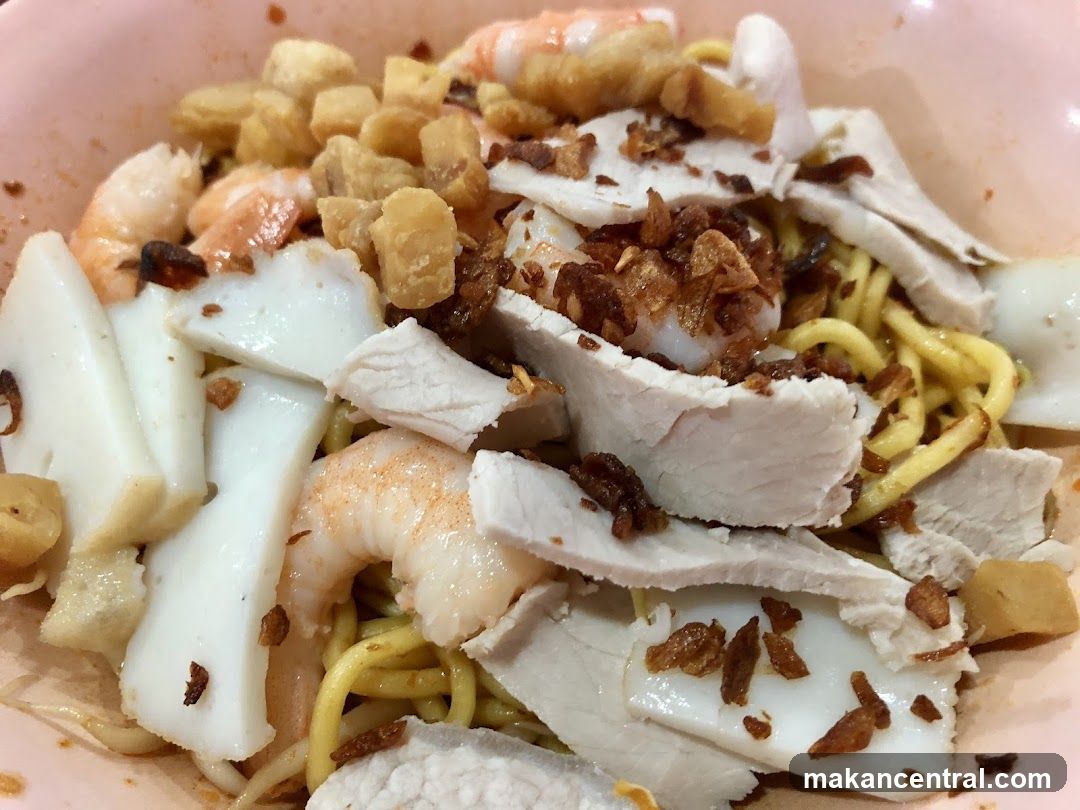 Noodle Dish with Shrimp and Sliced Meat