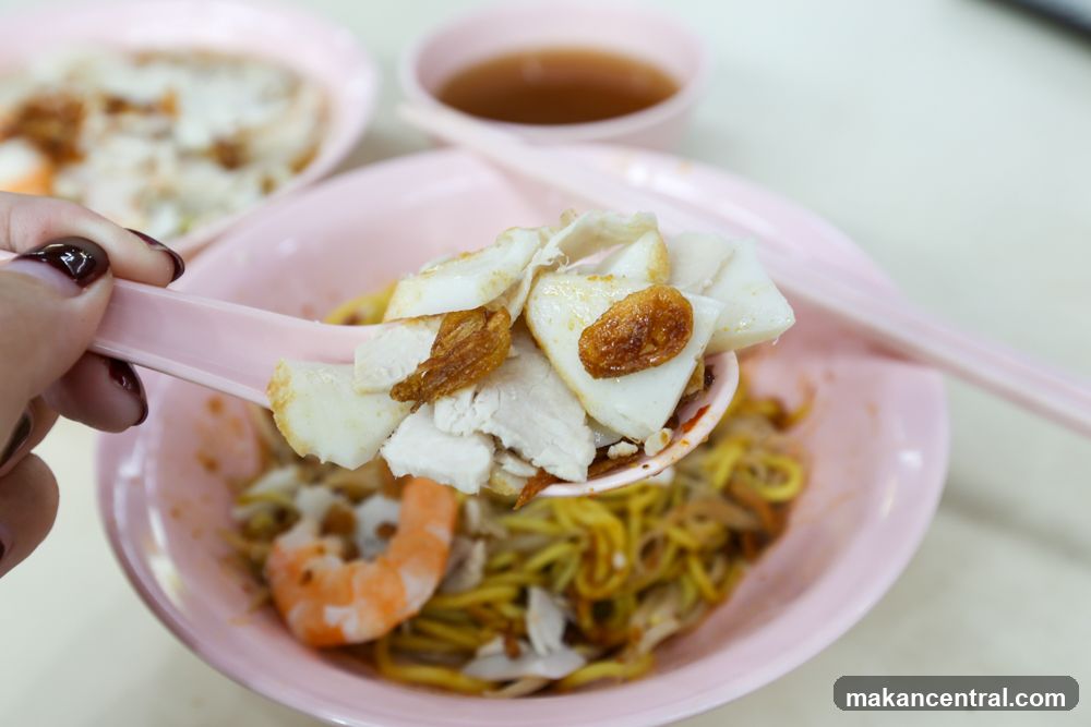 Noodles with Seafood and Meat