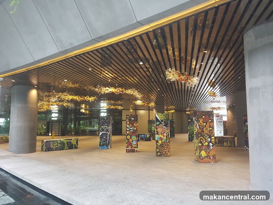 Artistic Pillars and Ceiling Decor