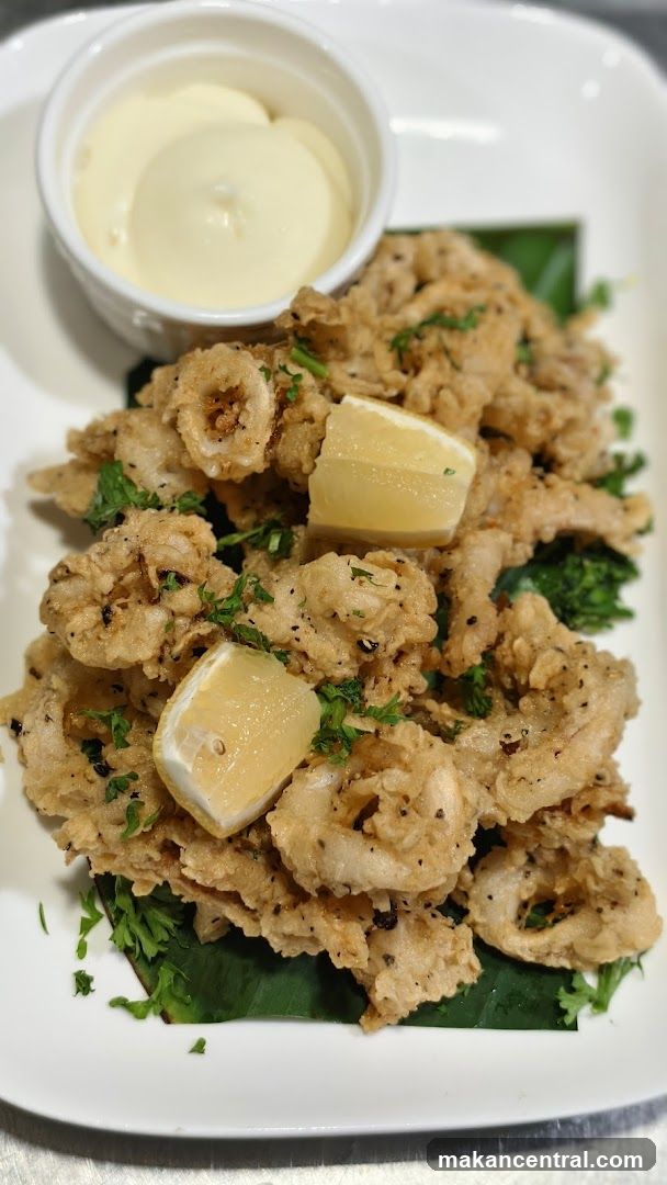 Fried Calamari with Lemon and Aioli