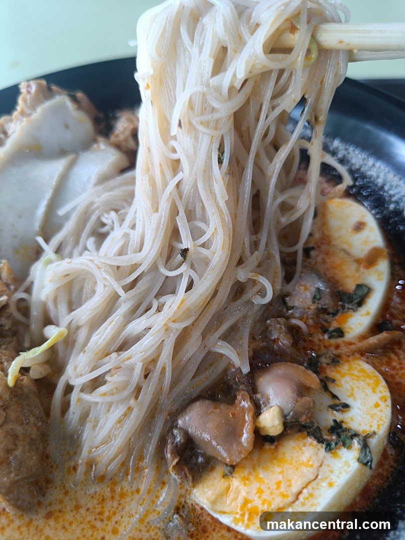 Noodles with Egg and Fish Cake