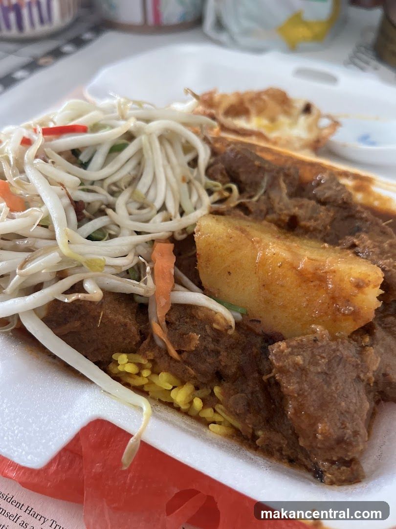 Curry with Rice and Bean Sprouts