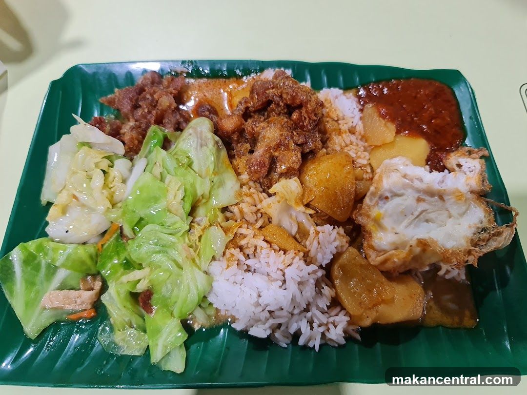 Rice plate with various toppings