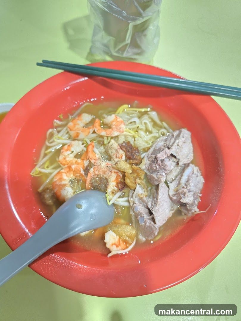 Noodle Soup with Shrimp and Pork Ribs