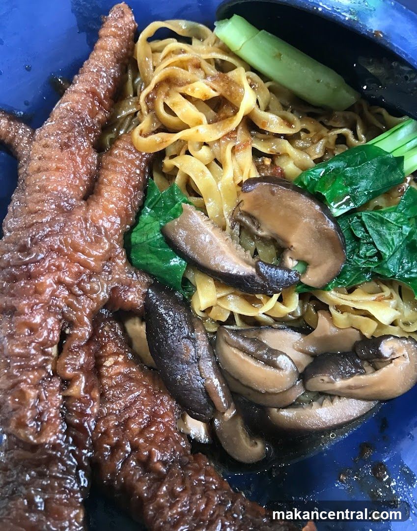 Braised Chicken Feet Noodles