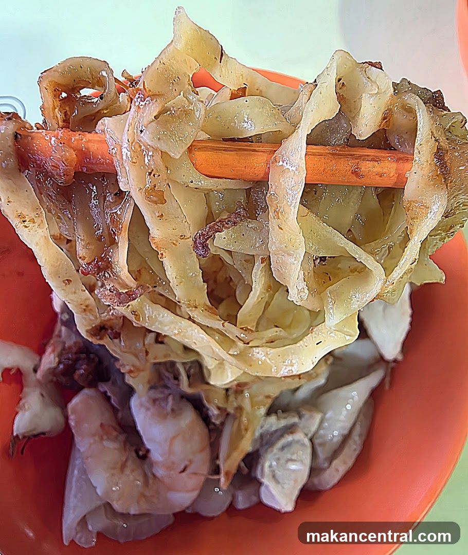 Stir-fried Noodles with Seafood
