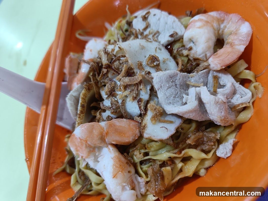 Noodles with Shrimp and Fish Cake