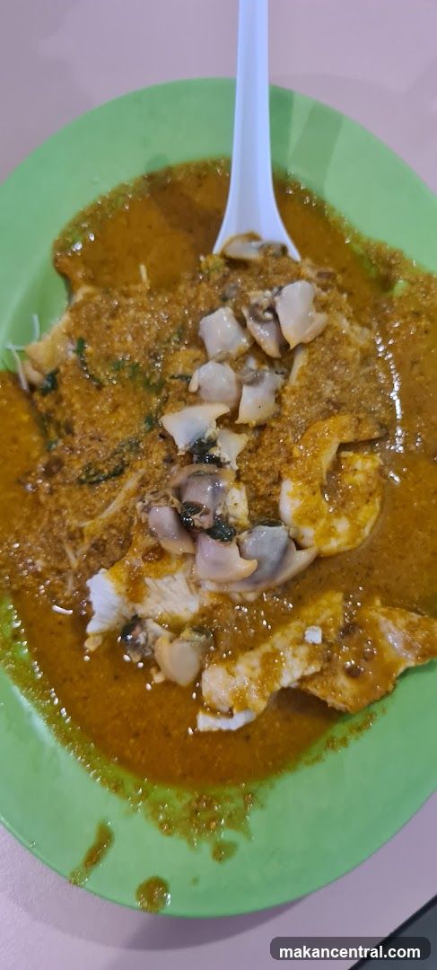 Curry Noodles with Clams and Fish