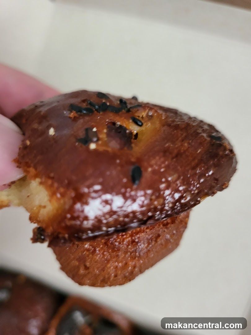 Miniature pastry with black sesame seeds