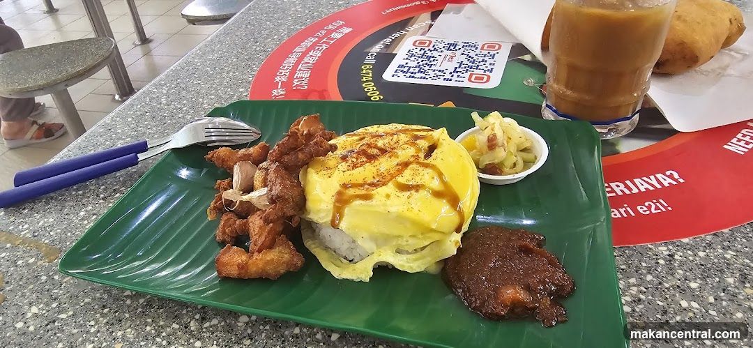 Omelette Rice with Fried Chicken