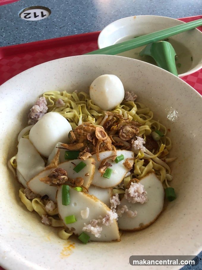 Noodles with Fish Cakes and Minced Meat
