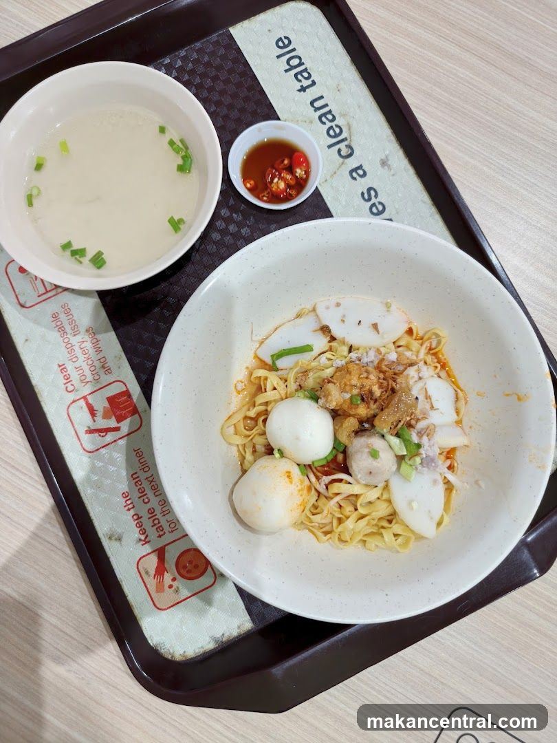 Noodles with Fish Balls and Sliced Fish