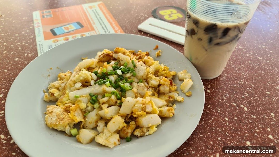Fried Carrot Cake with Drink