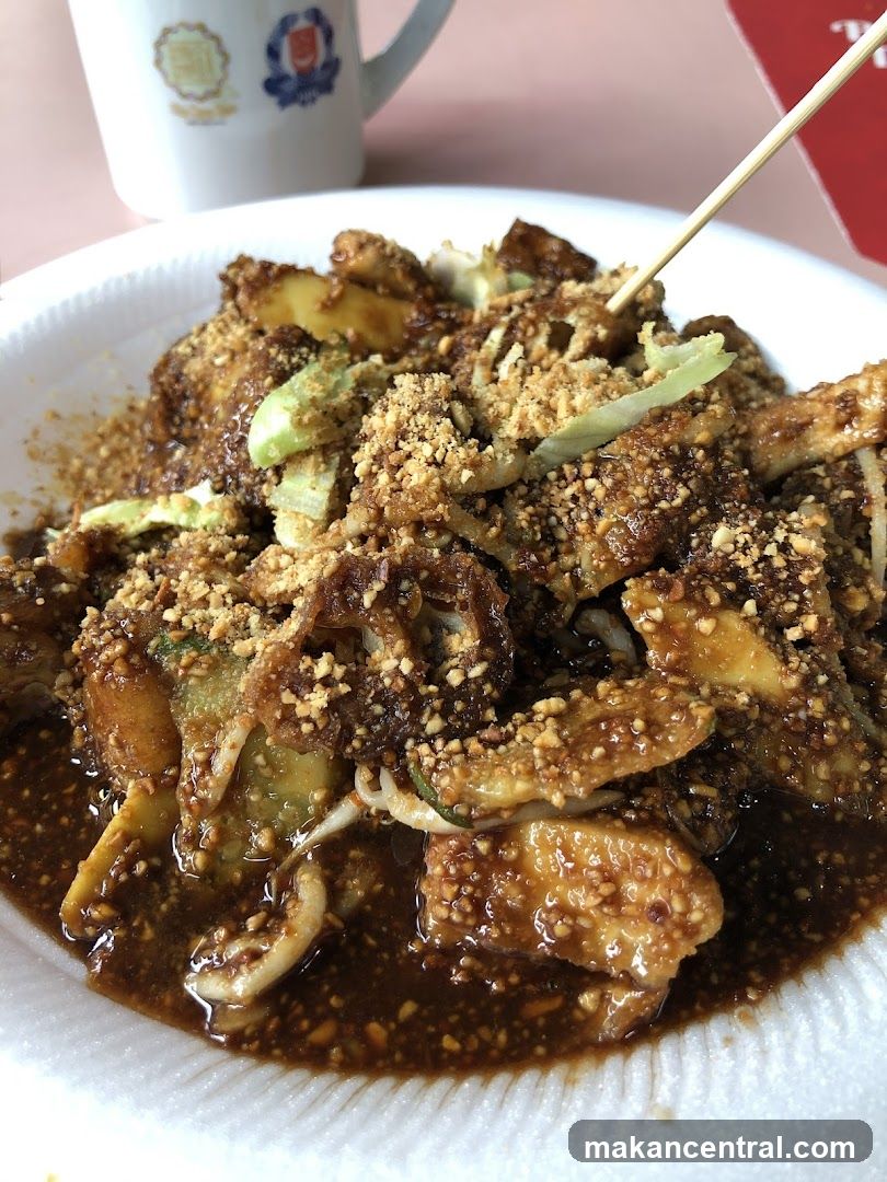 Rojak Dish with Peanuts and Sauce