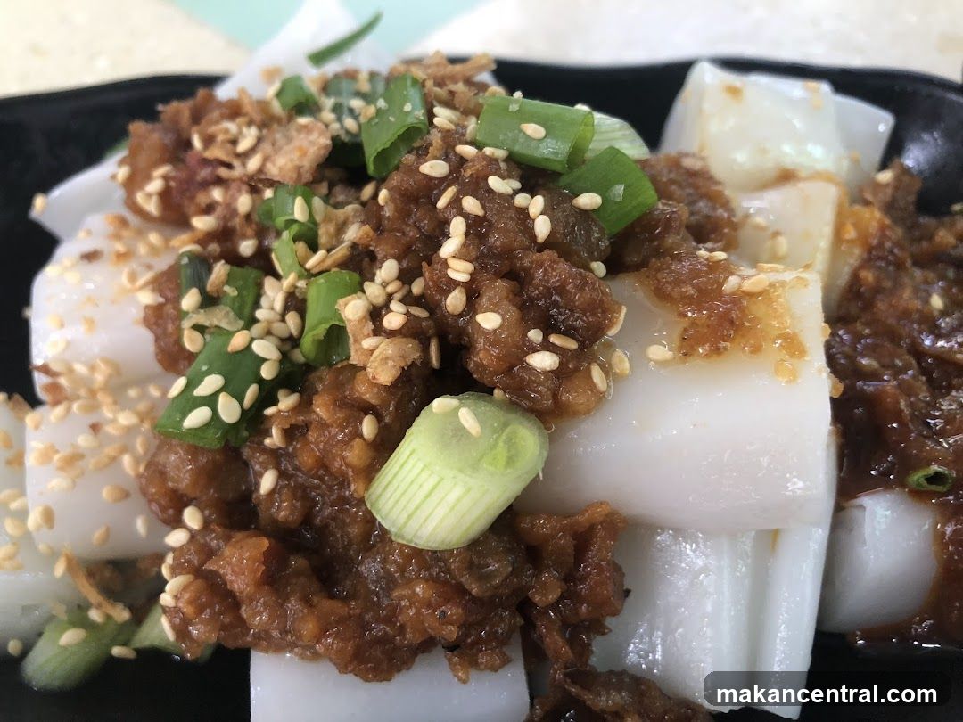 Steamed Rice Rolls with Toppings