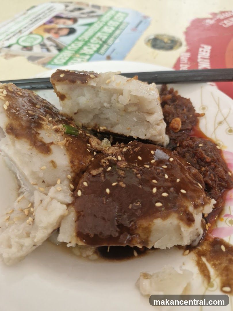 Steamed Rice Cakes with Sauce
