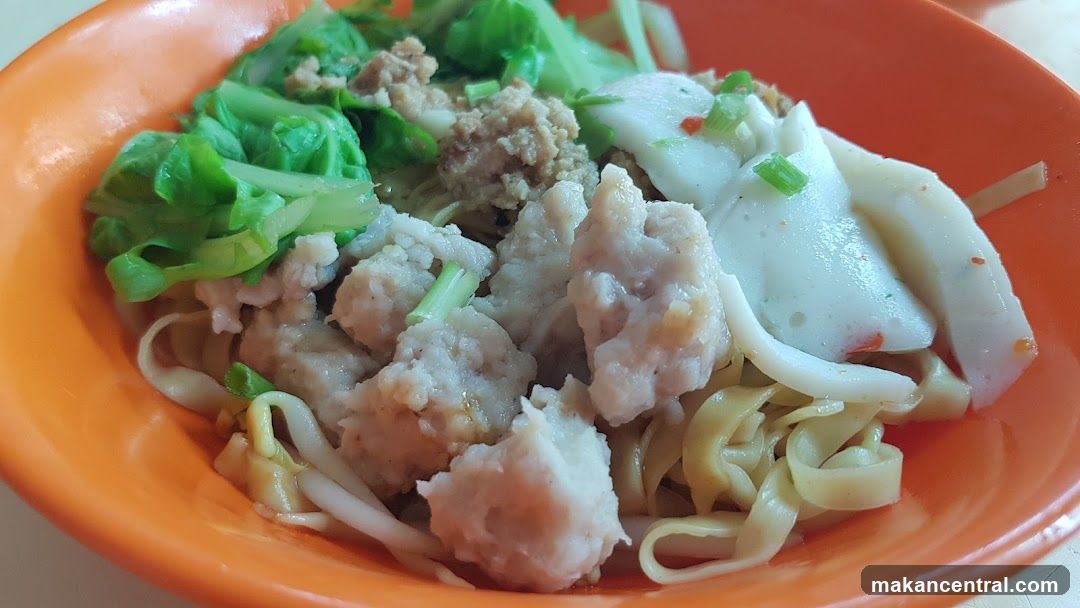 Noodles with Fish Balls and Minced Meat