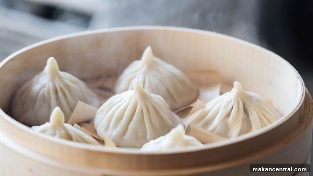 Steamed Dumplings in a Bamboo Steamer