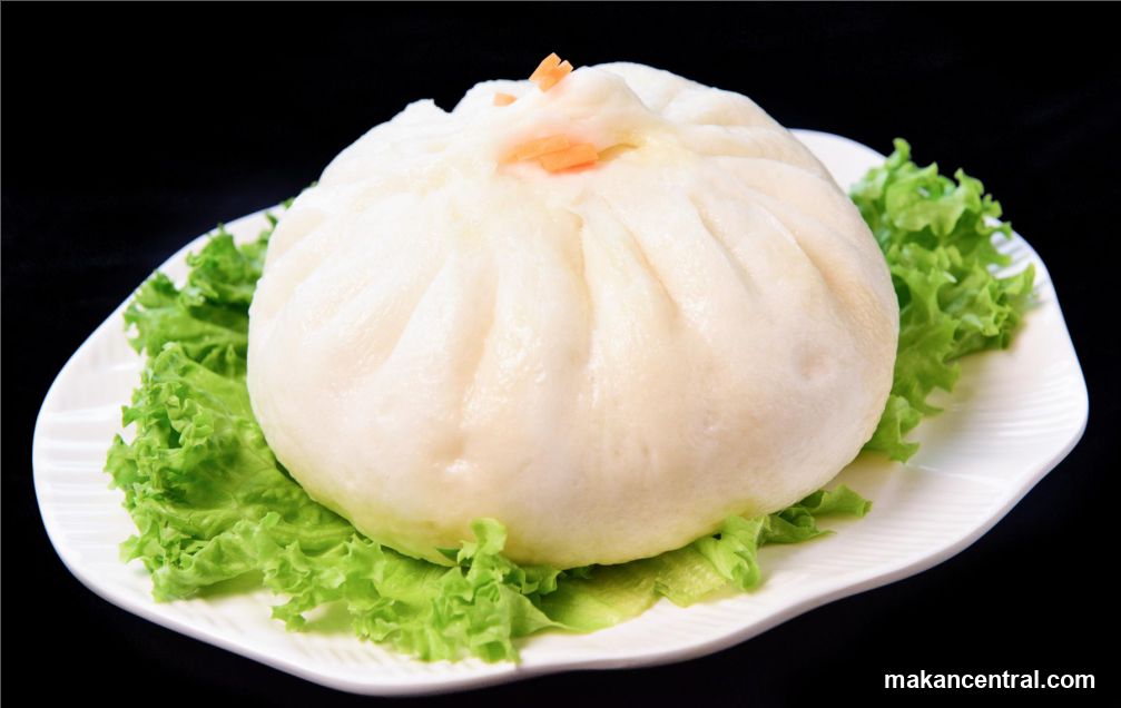 Steamed Bun with Lettuce