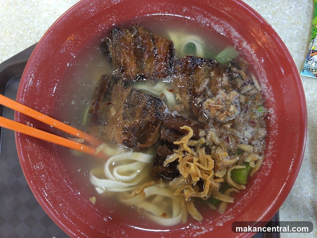 Noodle Soup with Meat and Fried Shallots