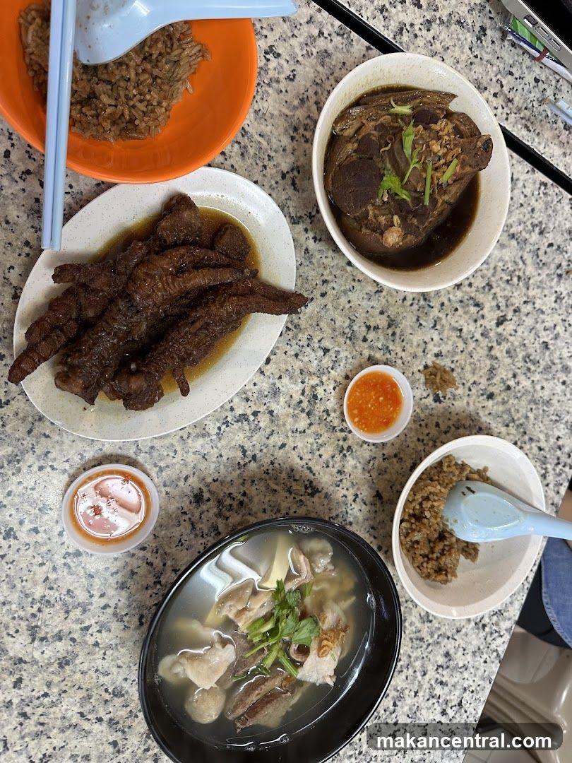 Braised dishes and soup with rice