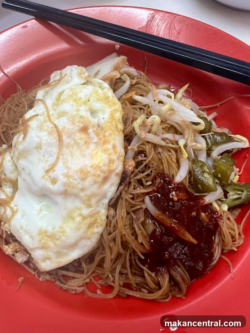 Fried Noodles with Fried Egg