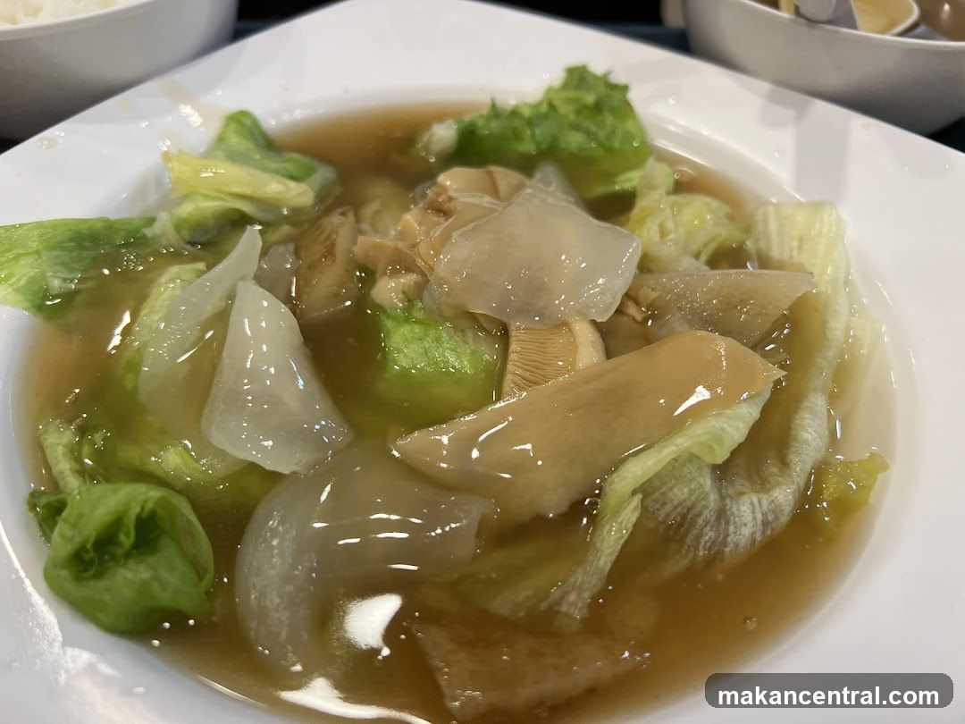 Stir-fried Lettuce with Mushrooms
