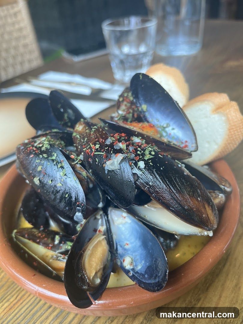 Mussels with Bread