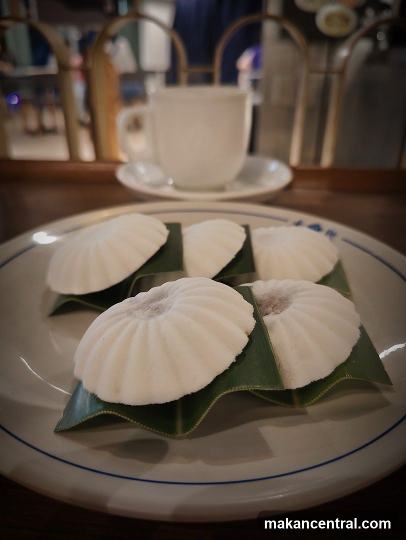 Steamed Cakes with Tea