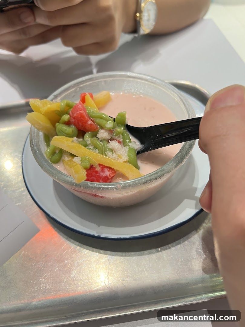 Dessert with Fruit and Noodles