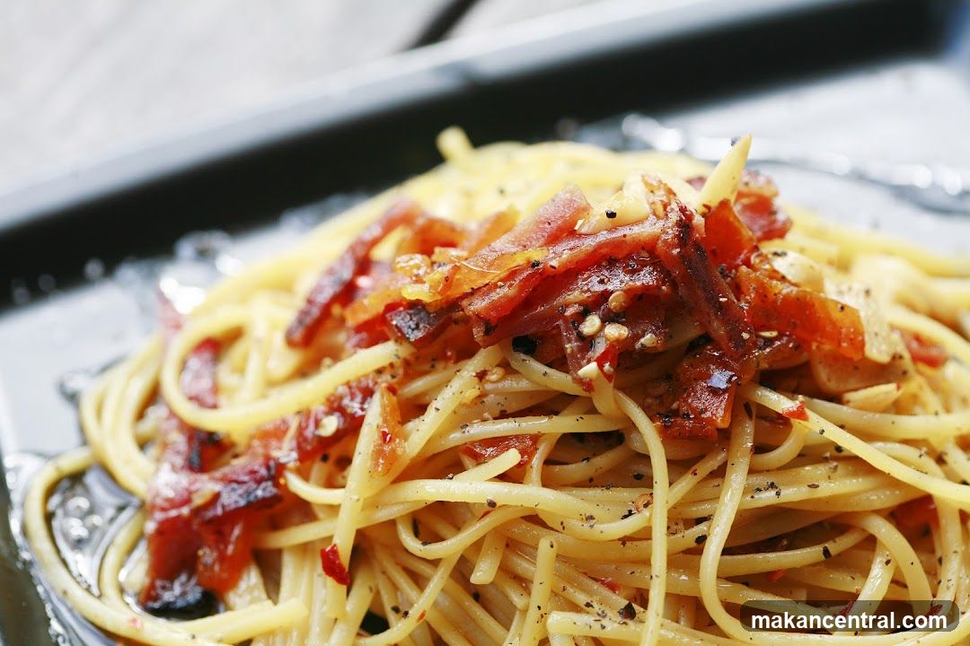 Spaghetti with Bacon and Chili