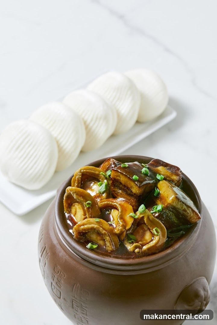 Braised Pork Belly and Abalone with Steamed Buns