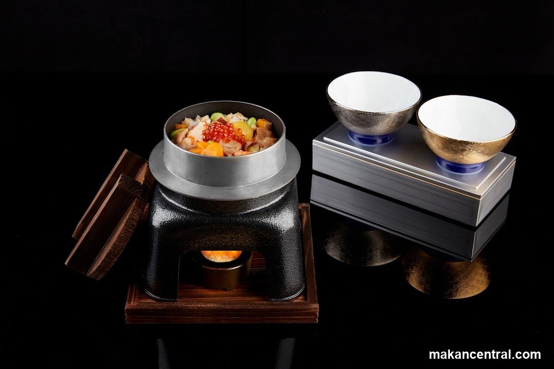 Kamameshi dish with sake cups