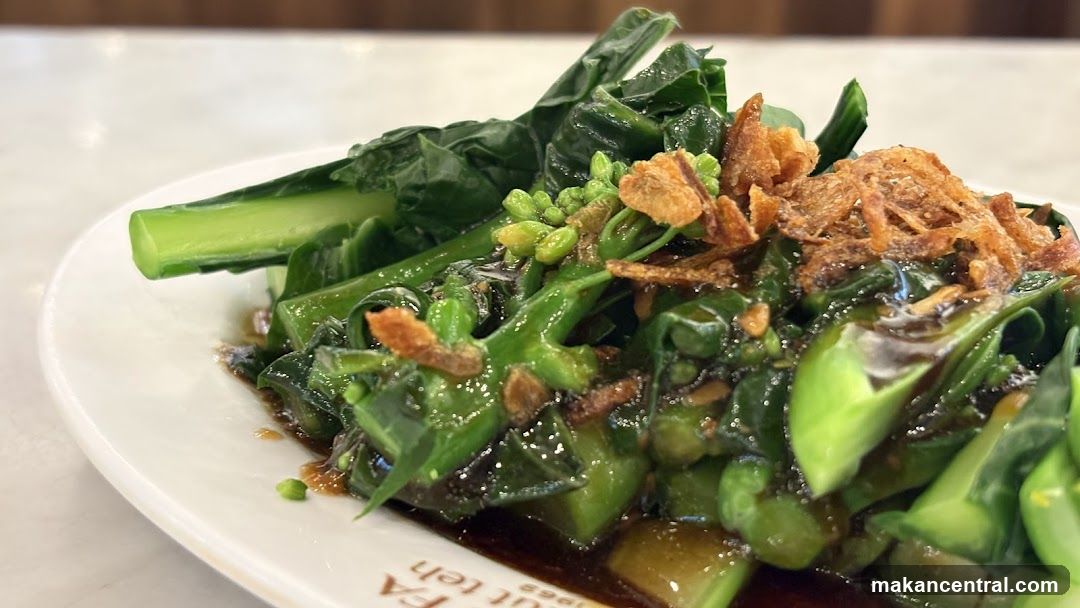 Stir-fried Chinese Broccoli with Fried Shallots