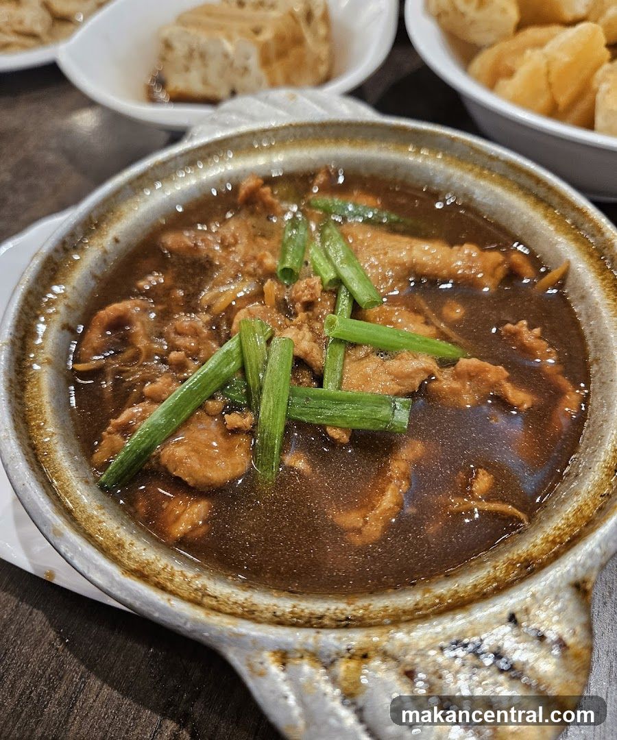 Claypot Dish with Sliced Meat and Scallions