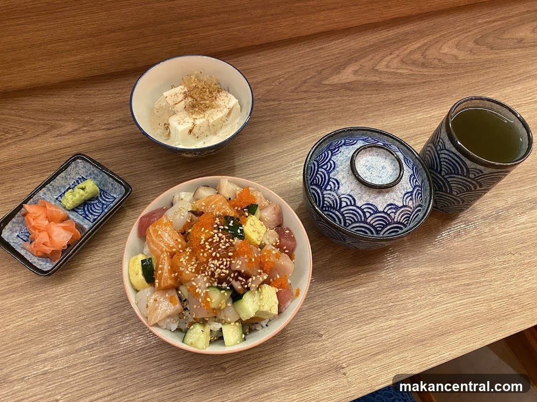 Chirashi Bowl with Sides and Tea