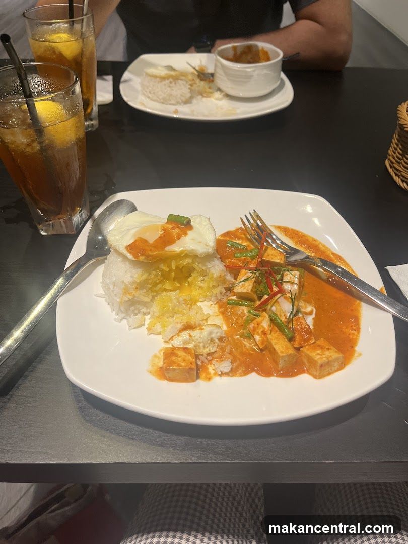 Tofu Curry with Rice and Drinks