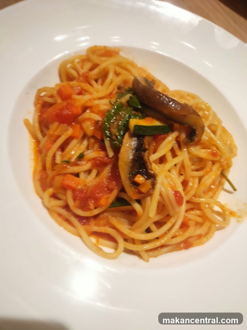 Spaghetti with Tomato Sauce and Vegetables