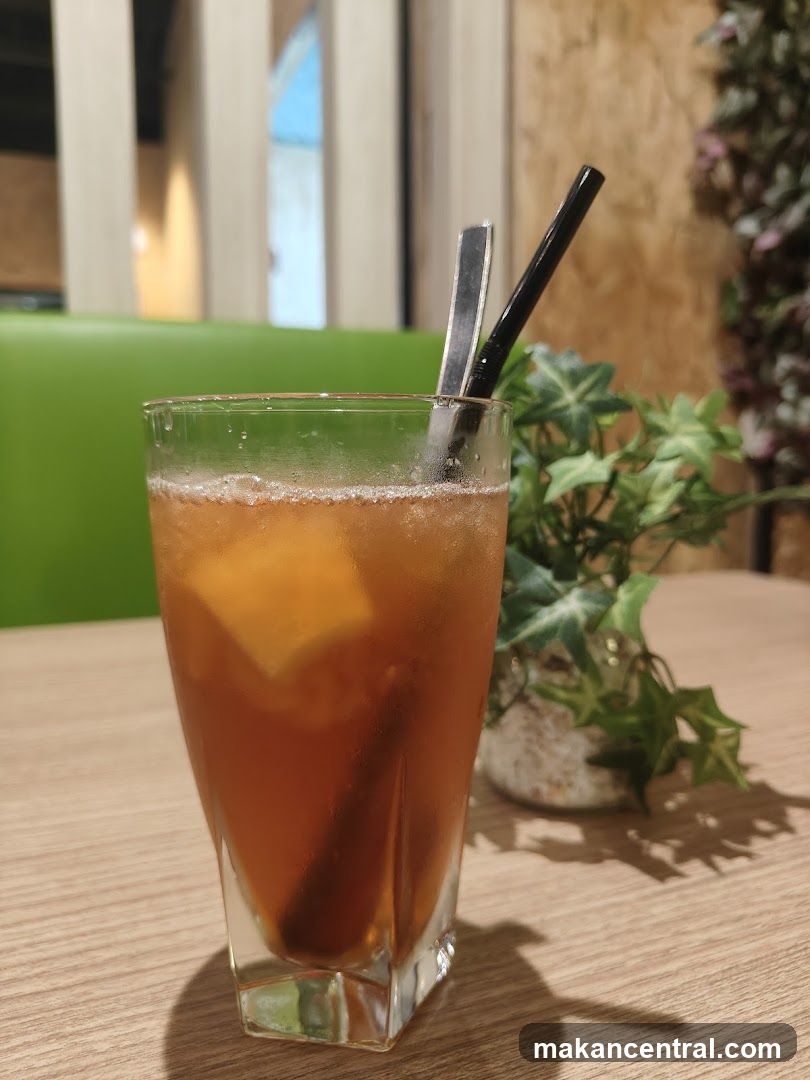 Iced Tea with Lemon and Straw