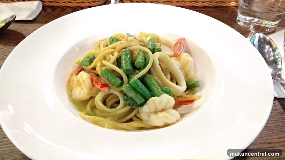 Spaghetti with Seafood and Green Beans
