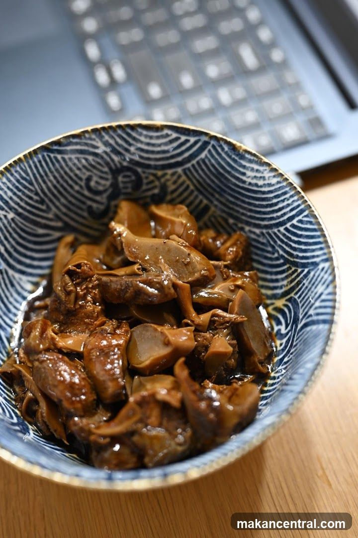 Braised Gizzards in a Bowl