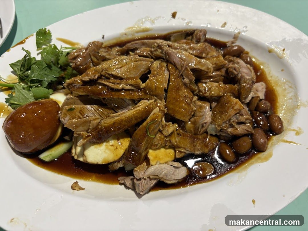 Braised Duck with Eggs and Peanuts