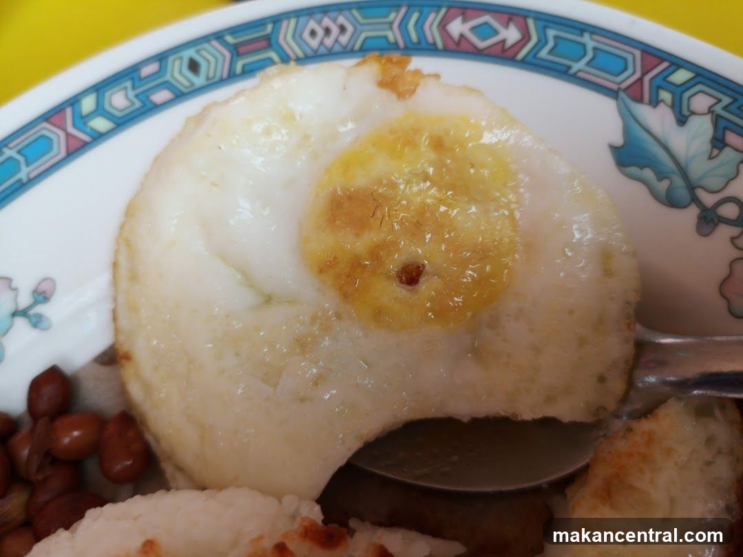 Fried Egg with Rice and Peanuts