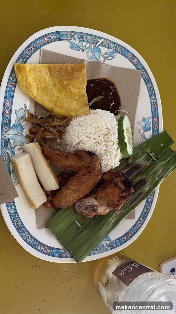 Nasi Lemak with Fried Chicken Wings