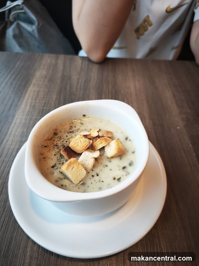Creamy Soup with Croutons