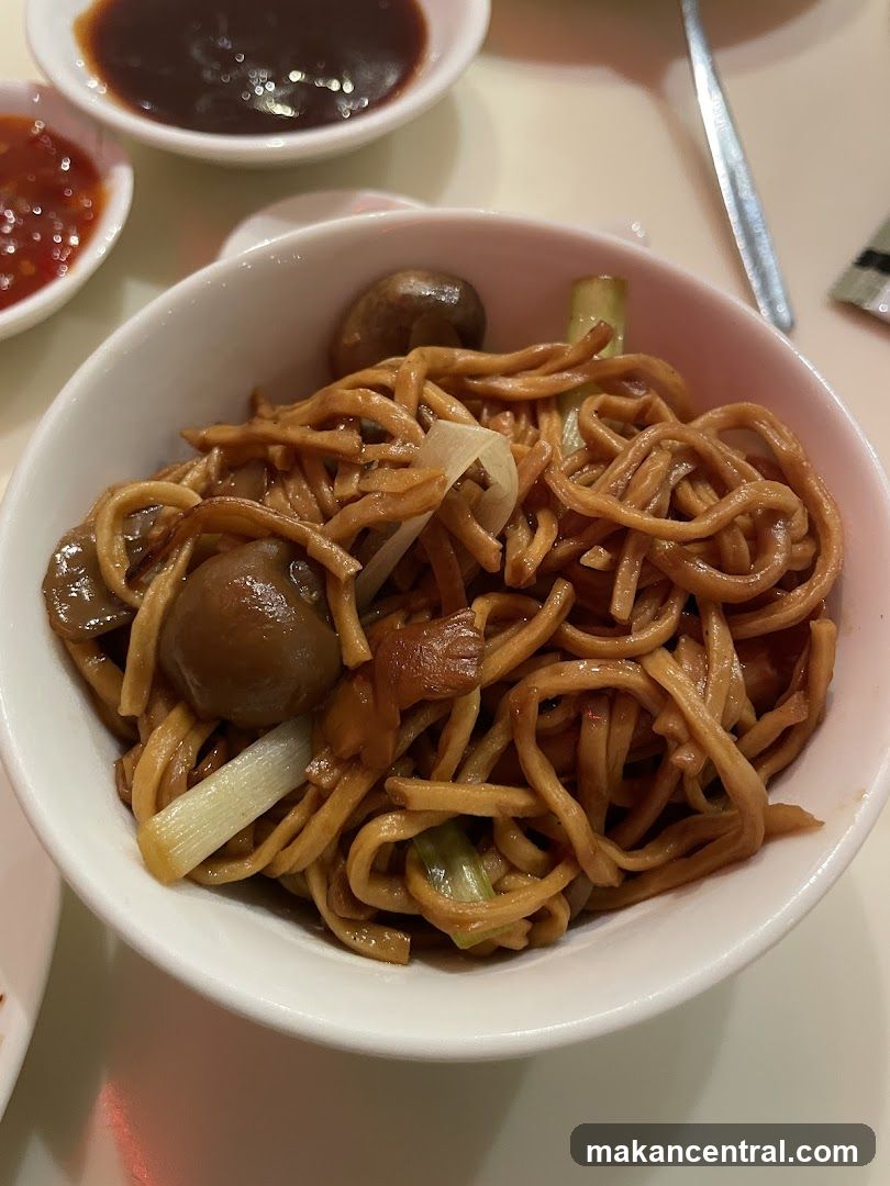 Noodles with Mushrooms and Scallions